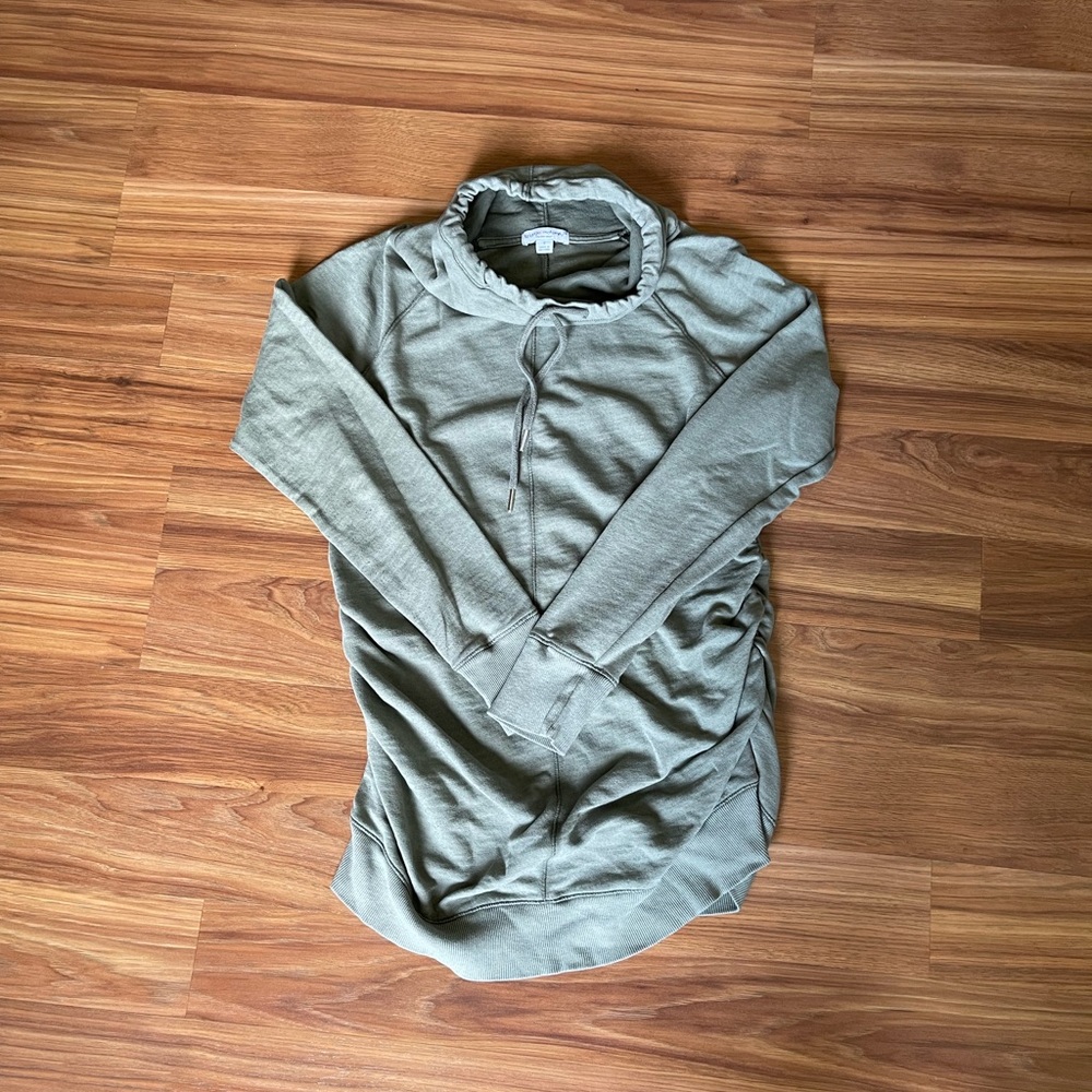 Small maternity top. Light weight and very comfortable!
